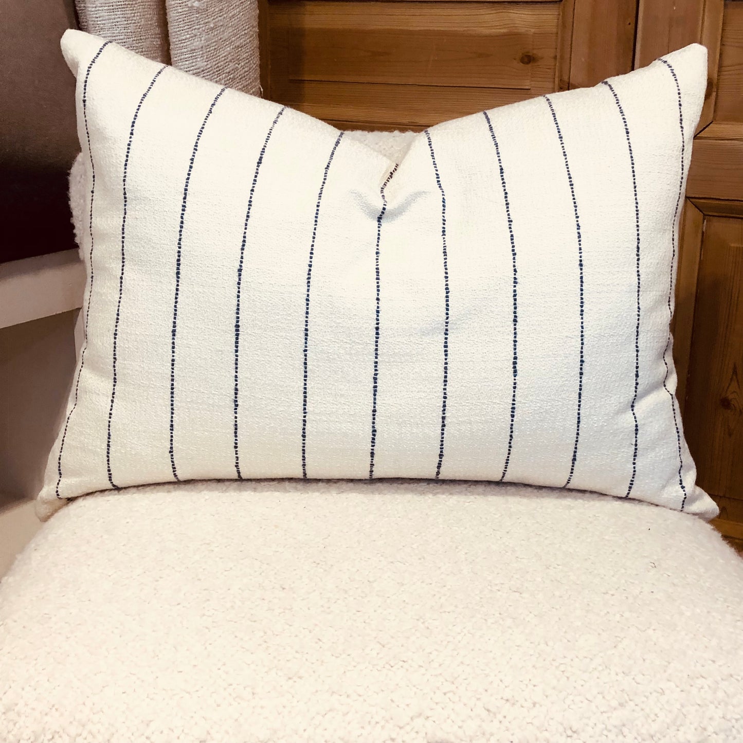 Set van ecru met een gestikte blauwe draad