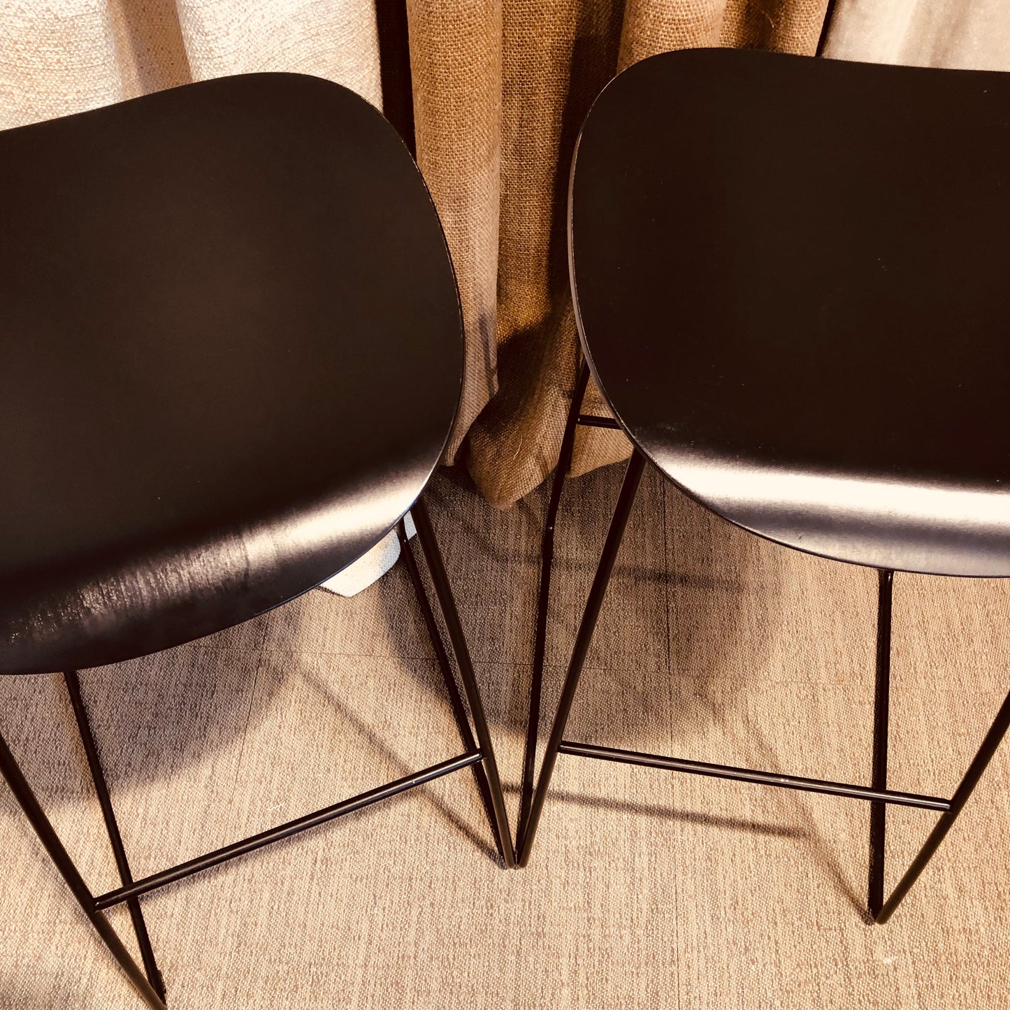 Barkrukken set van 2 - zwarte zit met zwarte metalen onderstel