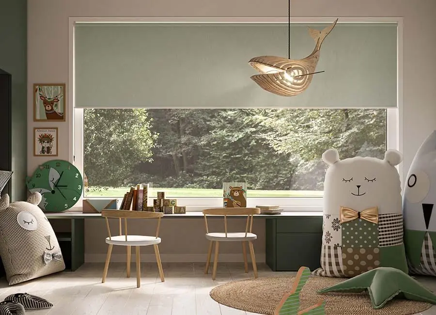 Kinderkamer met rolgordijn. Raamdecoratie van Copa Home.