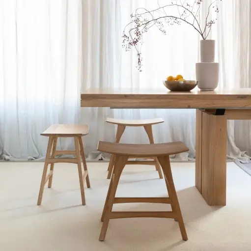Eetkamer met tapijt en gordijn. Tapijt van Creatuft.