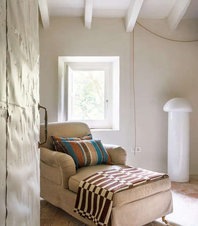 Kamer met chaise longue. Stoffen van Gancedo.