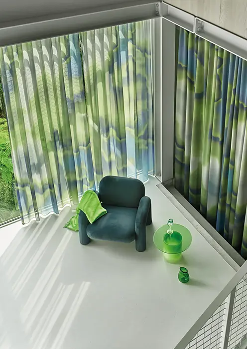 Kamer met bedrukte gordijnen. Stoffen van Kendix.