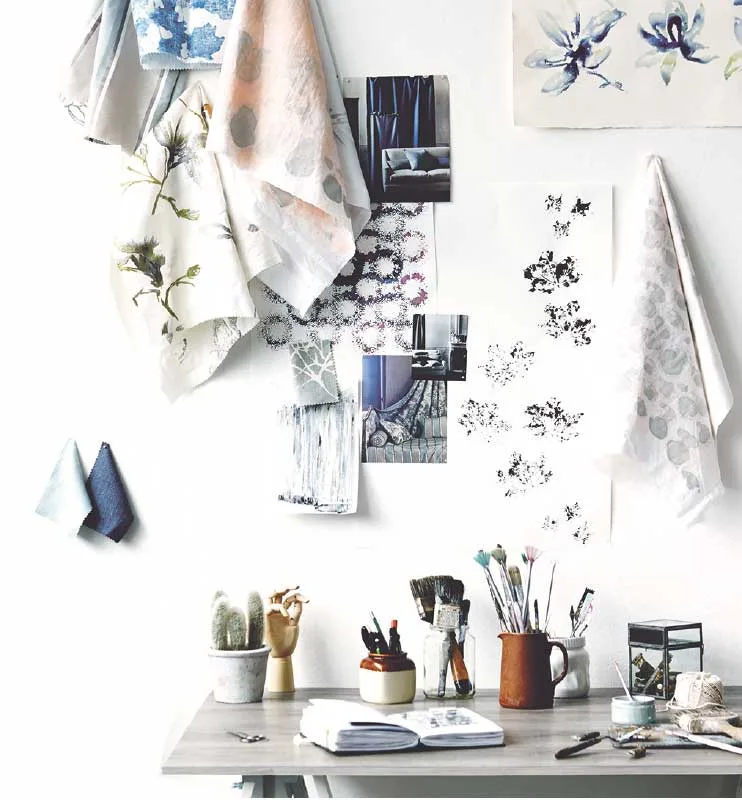 Werktafel in de eigen designstudio van Romo